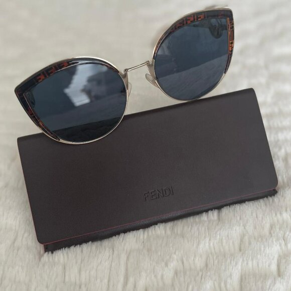 Brand New Fendi Oversized Cat Eye Sunglasses main image 4